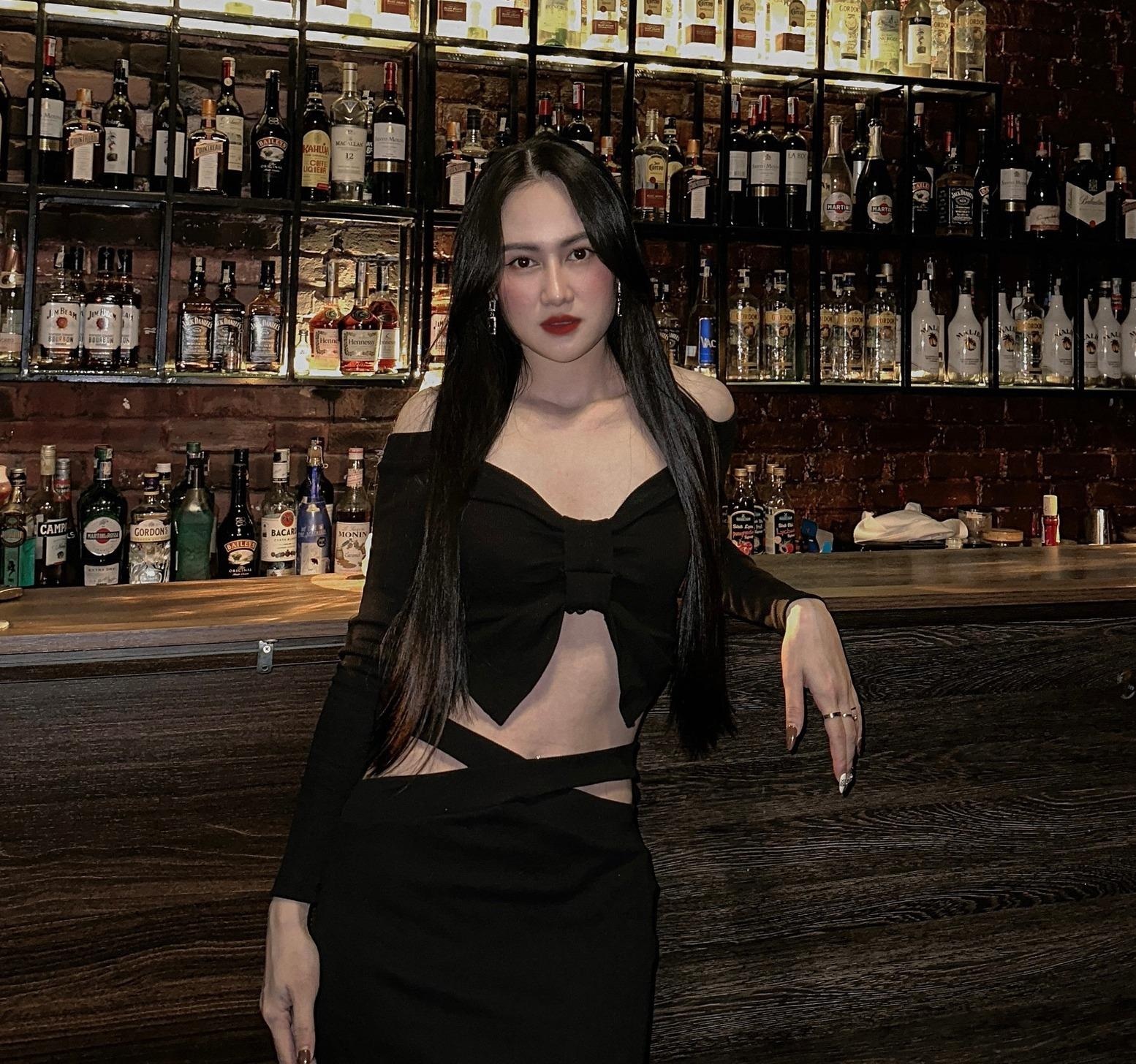 Hot Girl U Ki M L N U Ng Nh Di N Bikini Khoe D Ng G I C M B O D N Tr