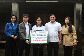 Nữ sinh mồ côi đón nhận hơn 115 triệu đồng từ bạn đọc Dân trí