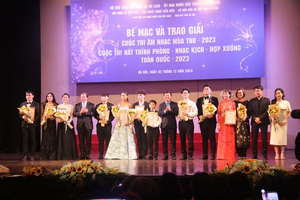 43 giải thưởng được trao tại hai cuộc thi âm nhạc toàn quốc
