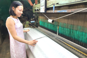 Cô gái 9X hồi sinh làng lụa Mã Châu 600 năm tuổi