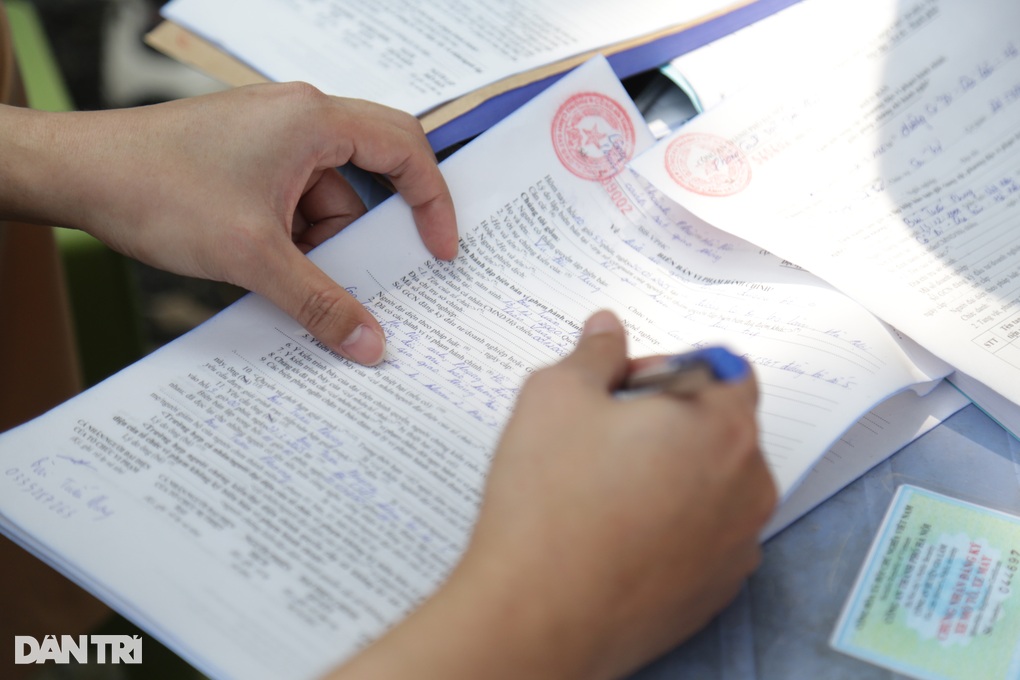 Nhiều học sinh vi phạm luật giao thông bị CSGT Hà Nội xử lý - 2 Nhiều học sinh vi phạm luật giao thông bị CSGT Hà Nội xử lý - 2