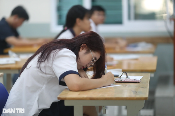 Lộ phương án thi tốt nghiệp THPT 2025, không bắt buộc thi ngoại ngữ