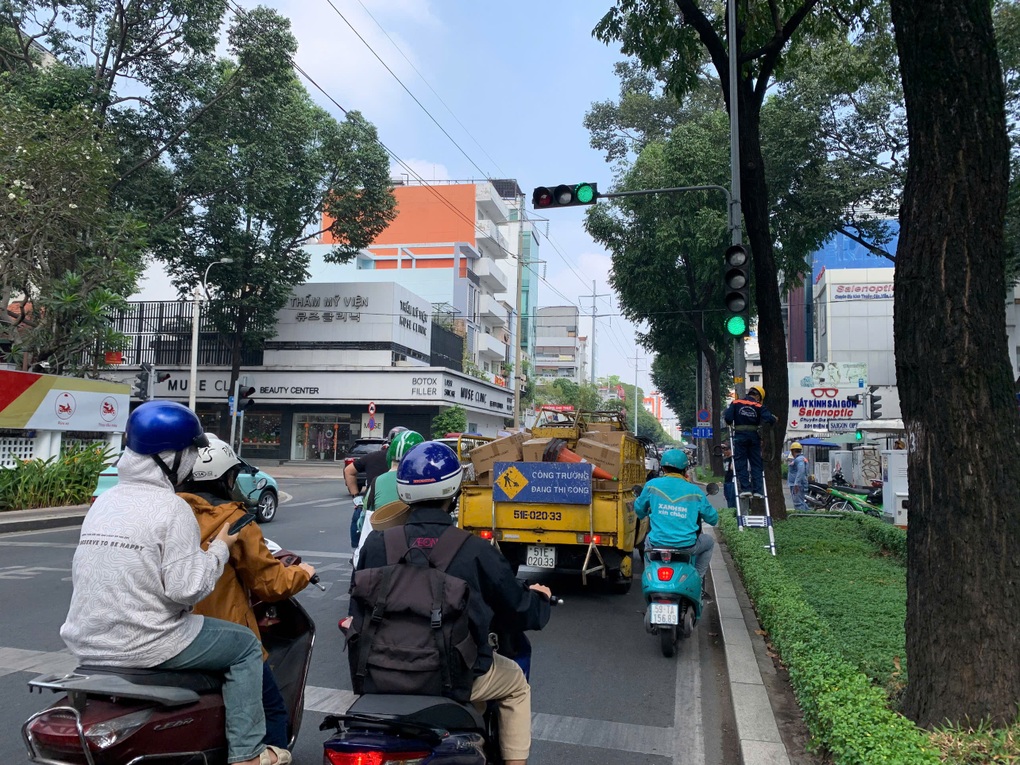 Lắp biển cho rẽ phải để giảm kẹt xe tại 50 giao lộ ở TPHCM - 3 Lắp biển cho rẽ phải để giảm kẹt xe tại 50 giao lộ ở TPHCM - 3