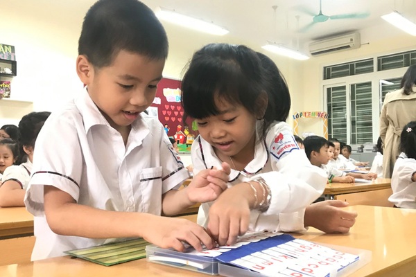 Con học thêm mất 8,4 triệu/tháng, phụ huynh nói: "Thế là ít"