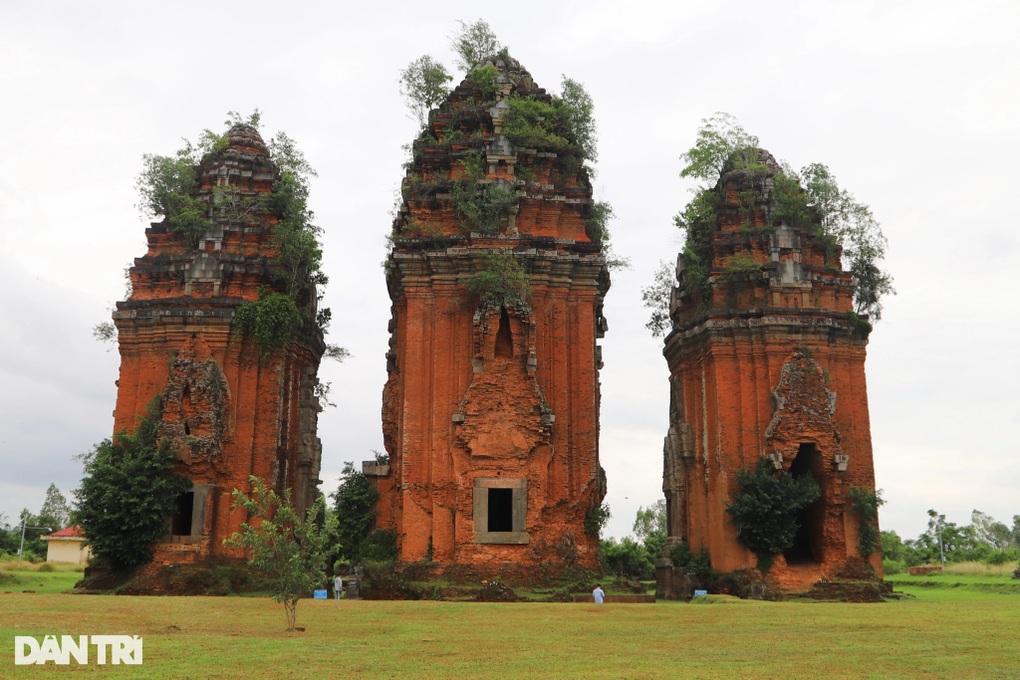 Đầu tư hơn 90 tỷ đồng tu bổ cụm tháp cổ bằng gạch cao nhất Đông Nam Á - 1 Đầu tư hơn 90 tỷ đồng tu bổ cụm tháp cổ bằng gạch cao nhất Đông Nam Á - 1