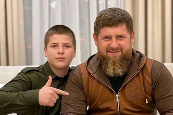 Con trai 16 tuổi của lãnh đạo Chechnya làm quan sát viên tiểu đoàn Nga