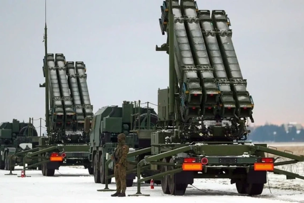 Ukraine nói "từng bắn rơi 5 máy bay quân sự Nga trong 5 phút bằng Patriot"