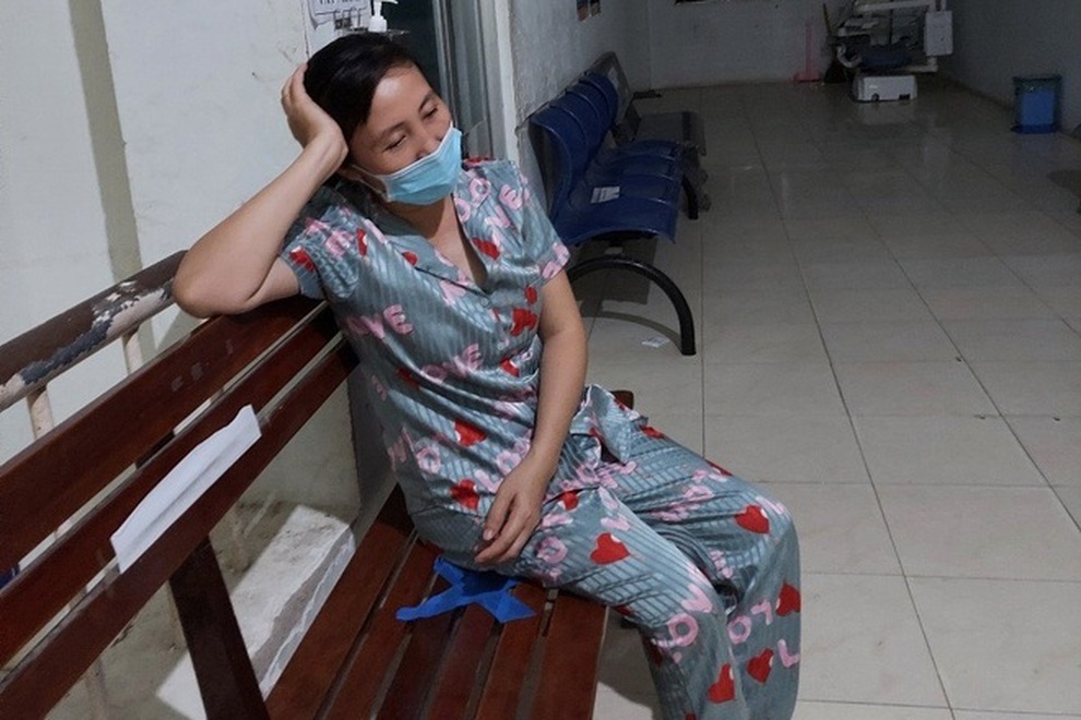 Nữ hộ lý chăm sóc bệnh nhân F0: Không nghĩ được nhiều người quan tâm vậy! - 2 Nữ hộ lý chăm sóc bệnh nhân F0: Không nghĩ được nhiều người quan tâm vậy! - 2