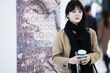 Chuyện tình buồn của Song Hye Kyo gây sốt