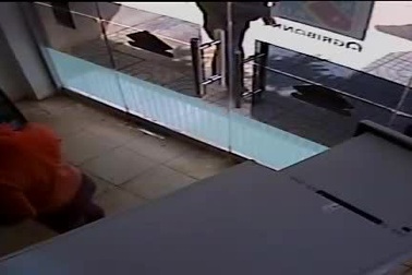 Trò lừa bằng cách giả vờ hướng dẫn sử dụng thẻ ATM (phần 1)