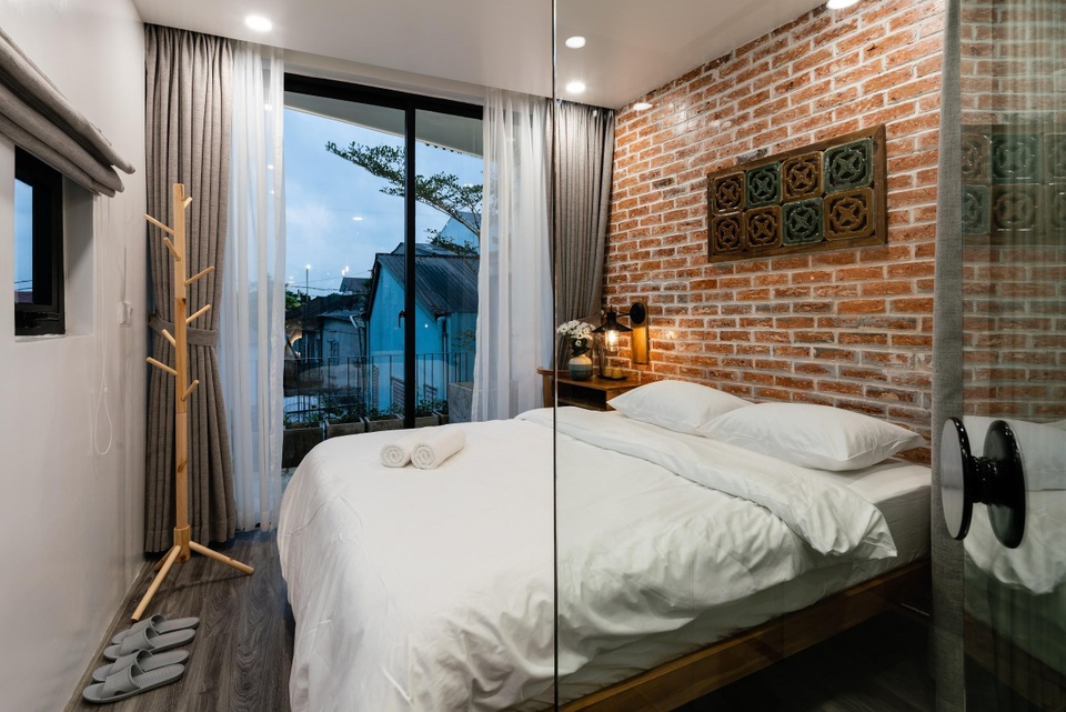 Ngôi nhà ở Sài Gòn xây trên đất méo gây ấn tượng vì thiết kế đẹp không ngờ - 11