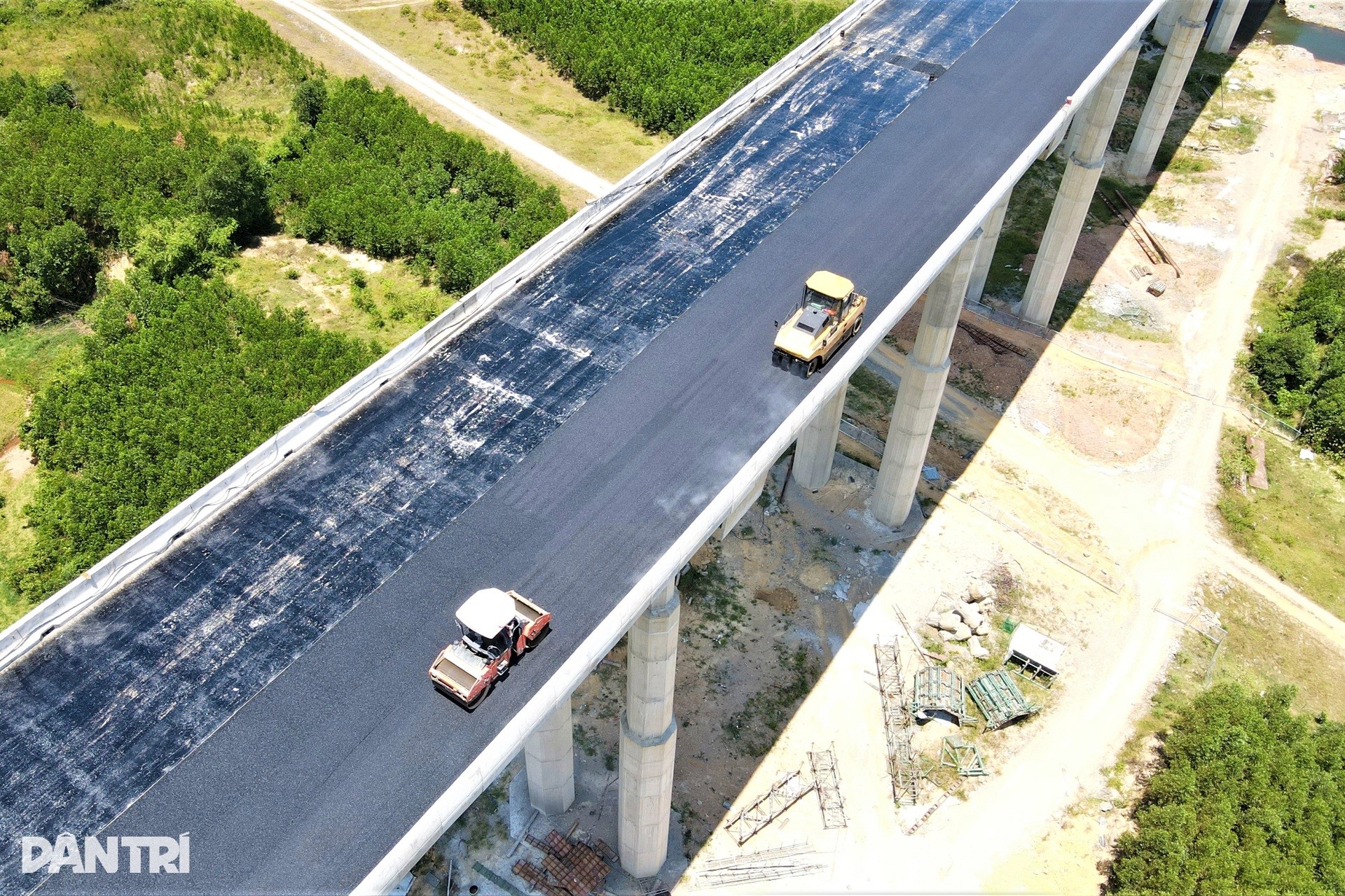 Cao tốc hơn 12.500 tỷ đồng uốn lượn xuyên đồi, vượt hồ trước ngày về đích - 5 Cao tốc hơn 12.500 tỷ đồng uốn lượn xuyên đồi, vượt hồ trước ngày về đích - 5