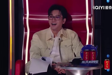 Tiết mục "Buôn trăng" của Phương Mỹ Chi gây sốt