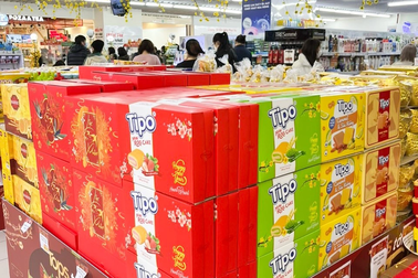 Bánh mứt kẹo Hữu Nghị "hút" khách dịp Tết 2023