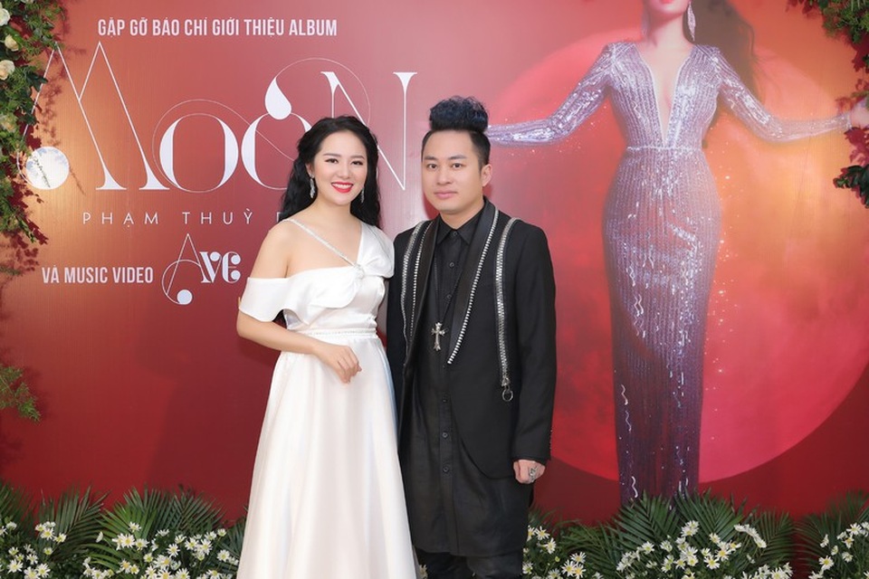 Phạm Thùy Dung hát rock cùng Tùng Dương trong The phantom of opera - 2 Phạm Thùy Dung hát rock cùng Tùng Dương trong The phantom of opera - 2