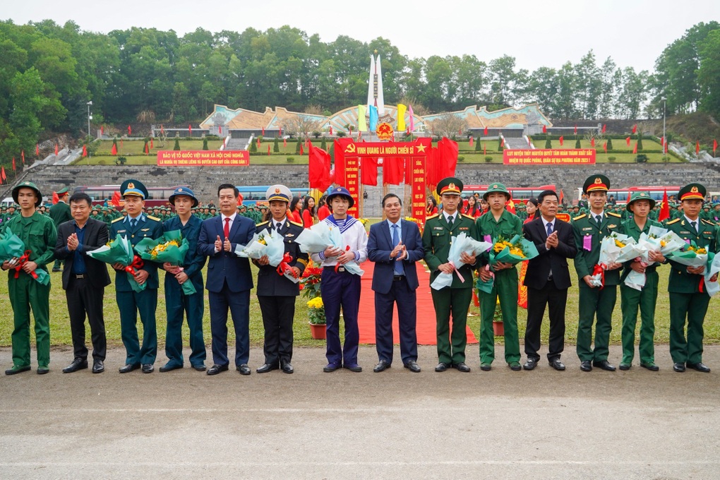 Hơn 2.700 tân binh đất Cảng lên đường nhập ngũ - 2 Hơn 2.700 tân binh đất Cảng lên đường nhập ngũ - 2