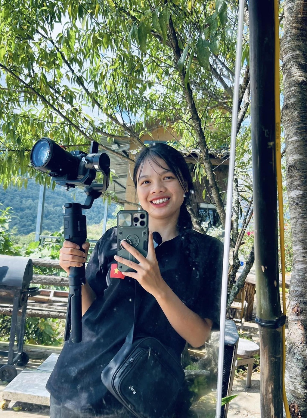 Từ cô gái Dao lấy chồng ở tuổi 18 đến nữ YouTuber khám phá mọi miền Tổ quốc - 3 Từ cô gái Dao lấy chồng ở tuổi 18 đến nữ YouTuber khám phá mọi miền Tổ quốc - 3