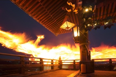 Rực rỡ hoa lửa trong lễ hội đón mùa xuân lâu đời nhất xứ Phù Tang