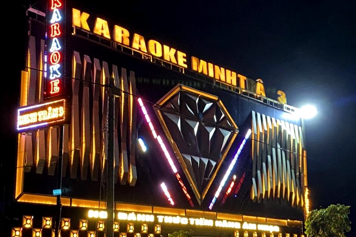 Quản lý quán karaoke bắt giữ, đánh đập khách, bỏ ở khu đất trống - 1 Quản lý quán karaoke bắt giữ, đánh đập khách, bỏ ở khu đất trống - 1
