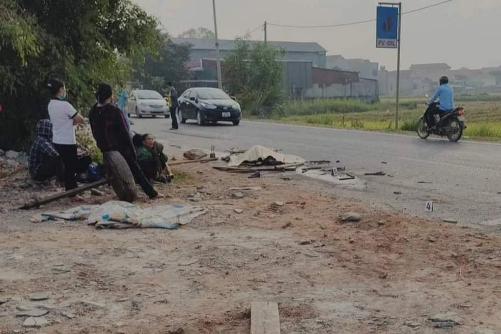 Người phụ nữ ngồi xe trâu đi xin rơm bị xe tải đâm tử vong - 1 Người phụ nữ ngồi xe trâu đi xin rơm bị xe tải đâm tử vong - 1