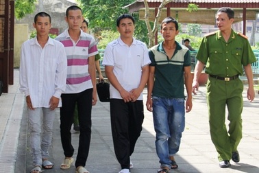 2 đối tượng cướp vàng nhà công an xã đầu thú