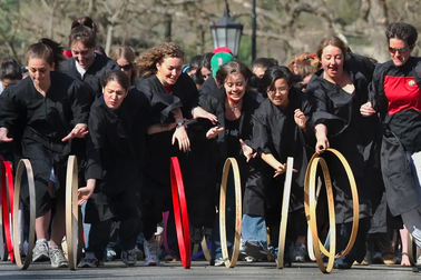 Khám phá những lễ tốt nghiệp độc lạ từ các trường đại học ở Mỹ