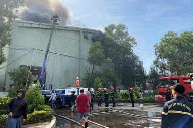 Cháy lớn tại kho lạnh của công ty chế biến hải sản