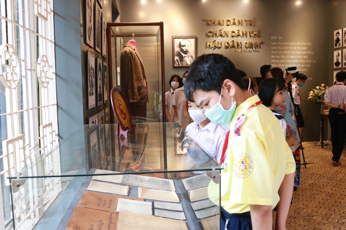 Kỷ niệm 96 năm ngày mất của nhà yêu nước Phan Châu Trinh - 7 Kỷ niệm 96 năm ngày mất của nhà yêu nước Phan Châu Trinh - 7