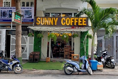 Khởi tố người phụ nữ thuê nhóm thiếu niên tạt sơn quán cà phê