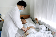 Căn bệnh ung thư khiến người đàn ông e ngại khi điều trị