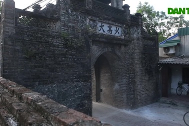 Khám phá vẻ đẹp của cổng làng đồ sộ trải qua 5 thế kỷ tại ngoại ô Hà Nội