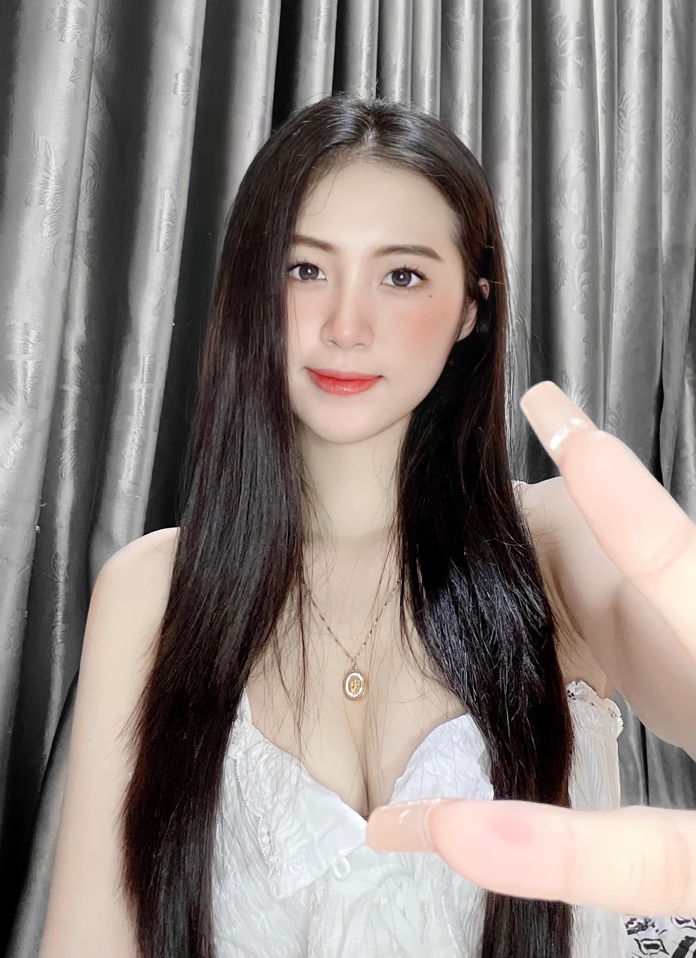 Hot girl Đà Nẵng: Sống thoáng bên ngoài không có nghĩa là hư hỏng bên trong - 1 Hot girl Đà Nẵng: Sống thoáng bên ngoài không có nghĩa là hư hỏng bên trong - 1