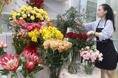 Hà Tĩnh: Hoa lạ, đắt đỏ tràn ngập thị trường ngày 8/3