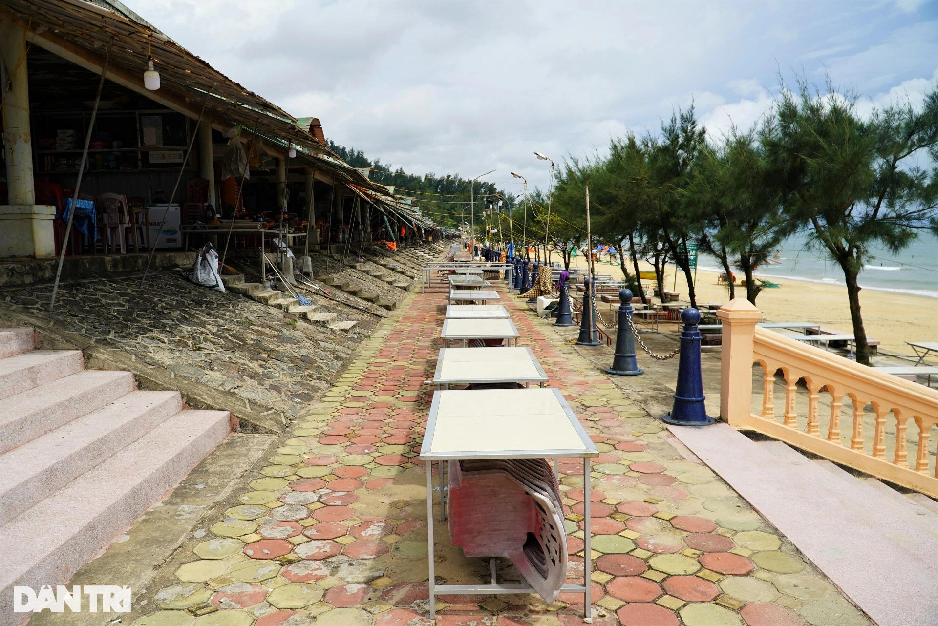 Khách sạn view nghĩa trang, ki ốt nhếch nhác ở biển Thiên Cầm - 9 Khách sạn view nghĩa trang, ki ốt nhếch nhác ở biển Thiên Cầm - 9