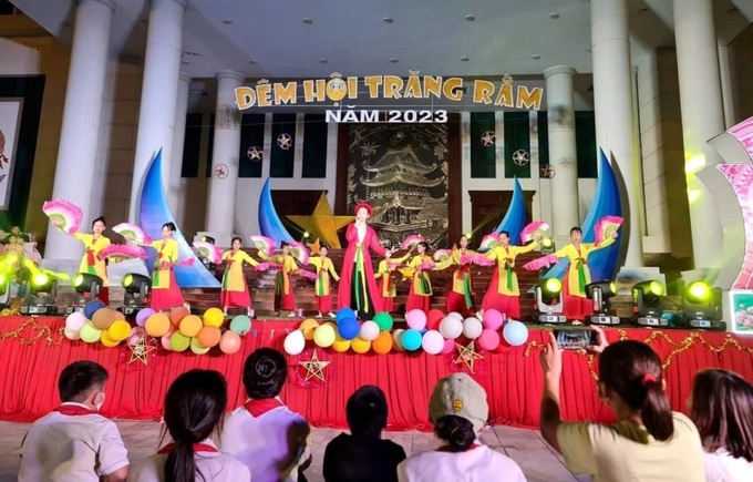 Biểu diễn văn nghệ phục vụ các cháu thiếu nhi huyện Vũ Thư tại Đêm hội trăng rằm năm 2023.