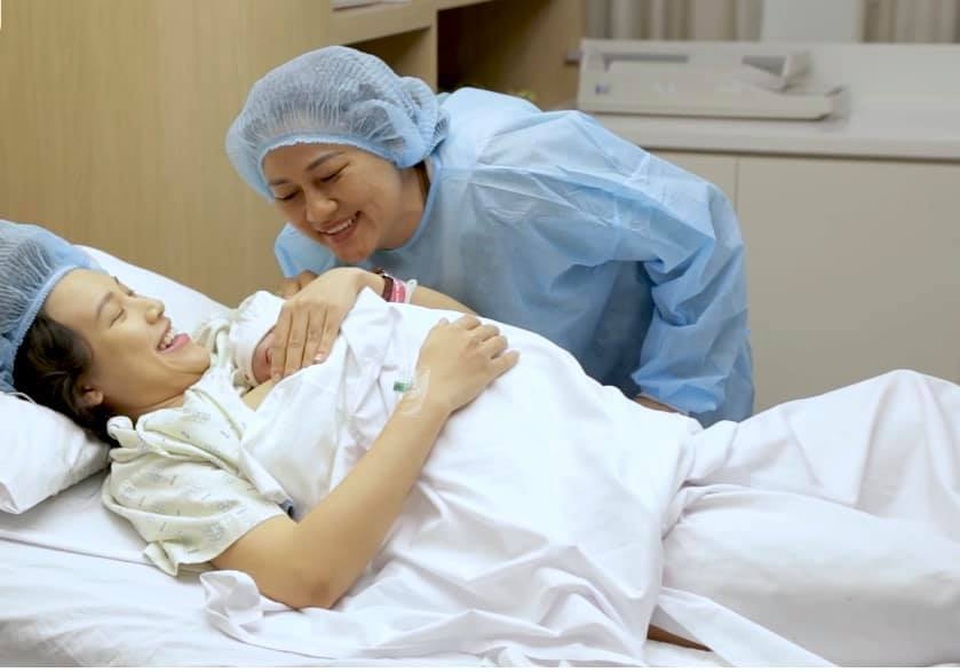 Hoàng Oanh nhiều lần rớt nước mắt thương quý tử lai Tây chưa được gặp cha - 2 Hoàng Oanh nhiều lần rớt nước mắt thương quý tử lai Tây chưa được gặp cha - 2