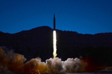 Triều Tiên thử tên lửa "khủng" nhất từ 2017, Hàn Quốc họp khẩn cấp