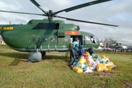 Quân đội huy động 6 máy bay hỗ trợ người dân vùng lũ