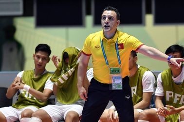 HLV Bruno Garcia hạ quyết tâm giành 1 điểm trước Italia