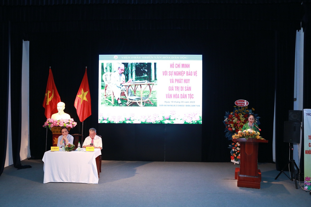 Bác Hồ với sự nghiệp bảo vệ và phát huy giá trị Di sản văn hóa Dân tộc - 1 Bác Hồ với sự nghiệp bảo vệ và phát huy giá trị Di sản văn hóa Dân tộc - 1