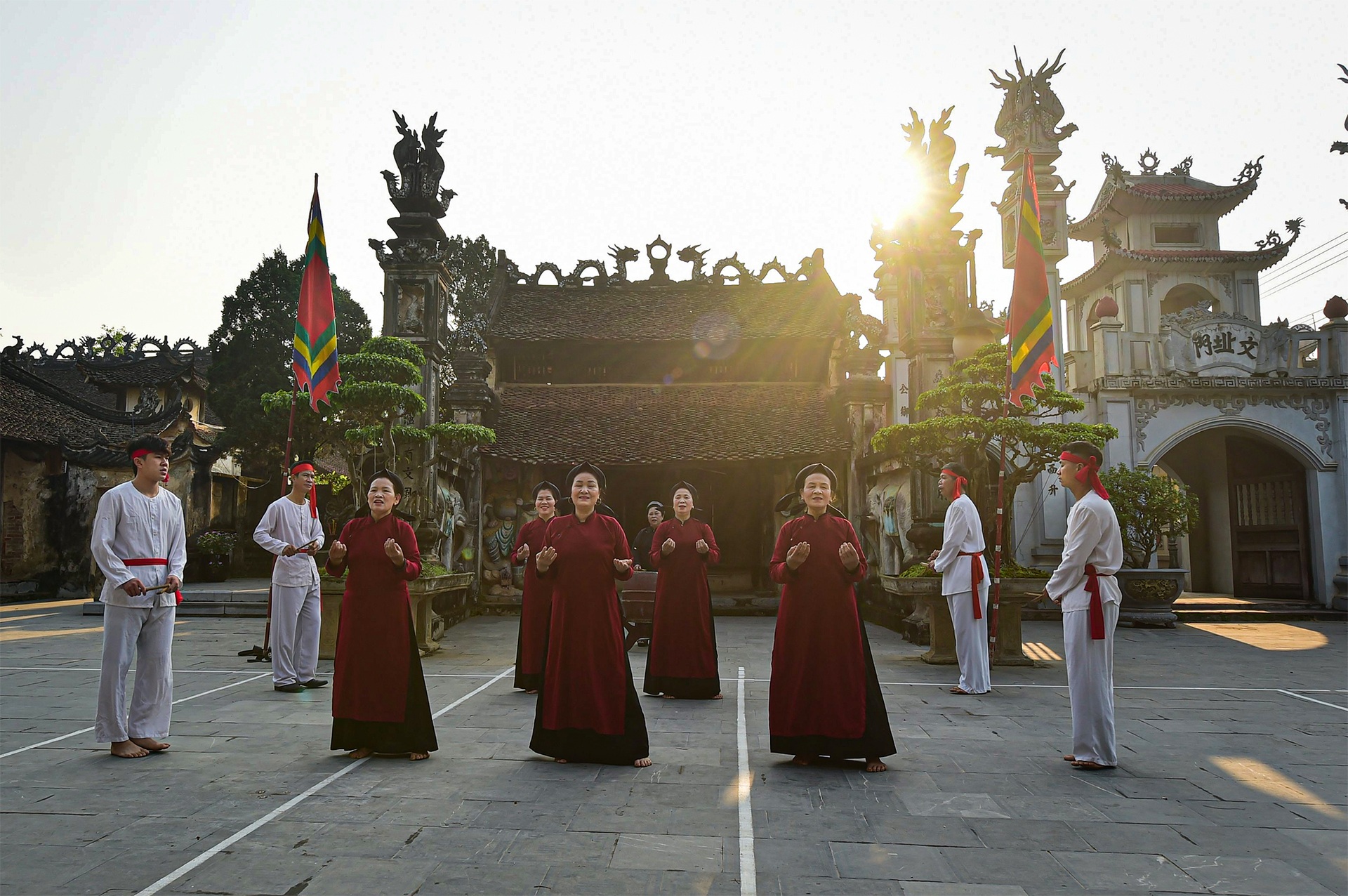 Chiêm ngưỡng vẻ đẹp cổ kính tại ngôi đình gần 400 tuổi nơi đất Tổ - 17