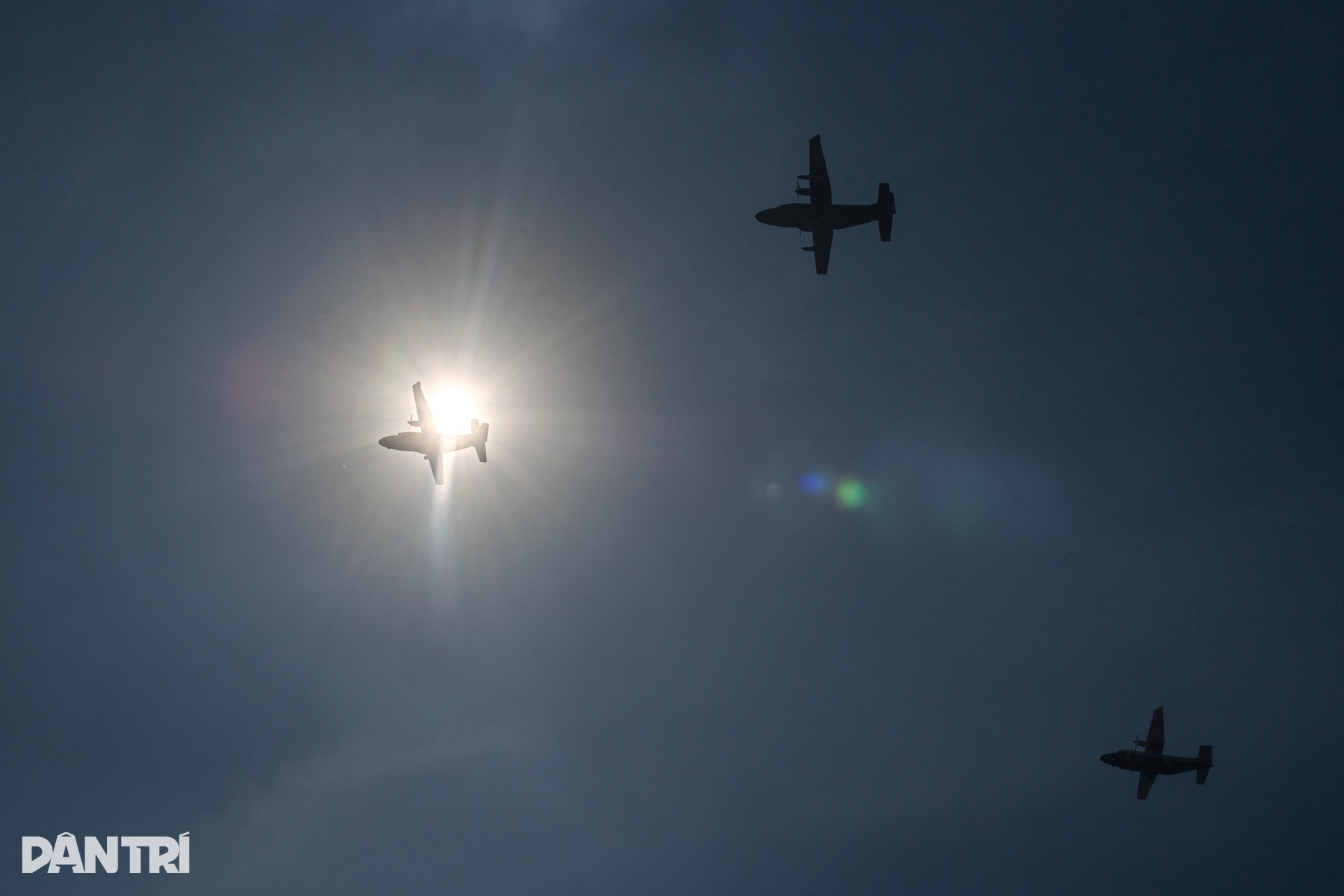 Casa C-295 khoác áo mới, hợp biên 4 máy bay vận tải trên bầu trời Hà Nội - 7