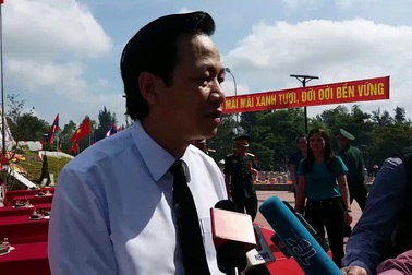 Bộ trưởng Đào Ngọc Dung phát biểu tại Lễ an táng hài cốt quân tình nguyện và chuyên gia.