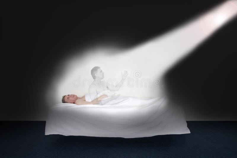 Bí ẩn ánh sáng phát ra từ cơ thể con người khi còn sống - 1