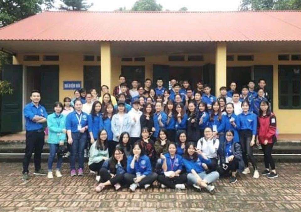 Nam sinh hiếu học Thào A Chư khiến giảng viên ĐH Thương Mại cảm động - 6 Nam sinh hiếu học Thào A Chư khiến giảng viên ĐH Thương Mại cảm động - 6