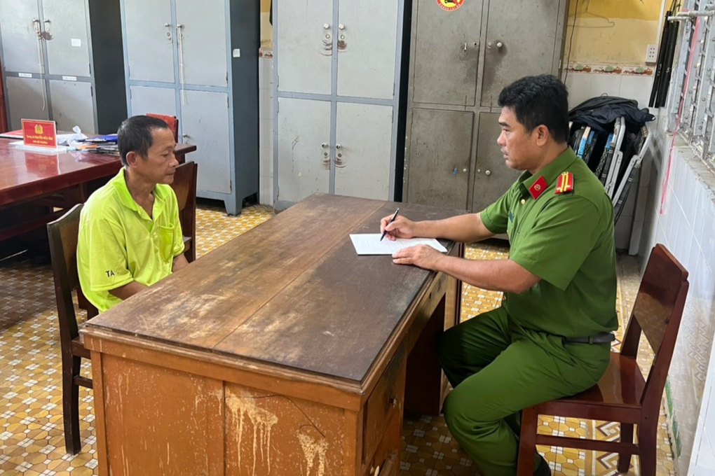 Người đàn ông đánh vợ bê bết máu bị tạm giữ khẩn cấp - 1