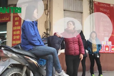 "Chợ đen" đổi tiền mới hoạt động công khai với phí "cắt cổ"