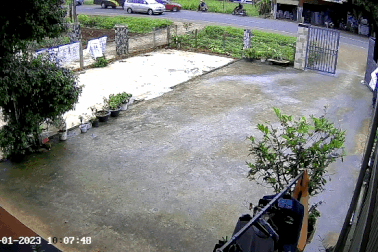 Ô tô tông liên tiếp 2 xe máy, 1 người bị thương