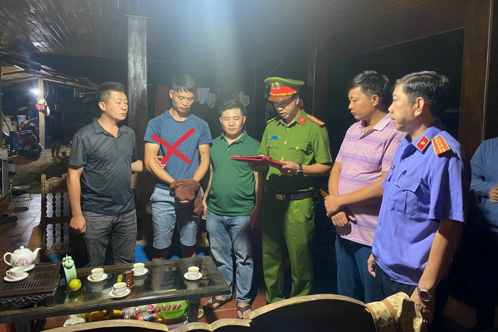 Bắt thanh niên mua mật gấu, sừng tê giác từ Lào về Việt Nam - 1