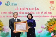 Giám đốc Bệnh viện Việt Đức nhận danh hiệu Anh hùng lao động